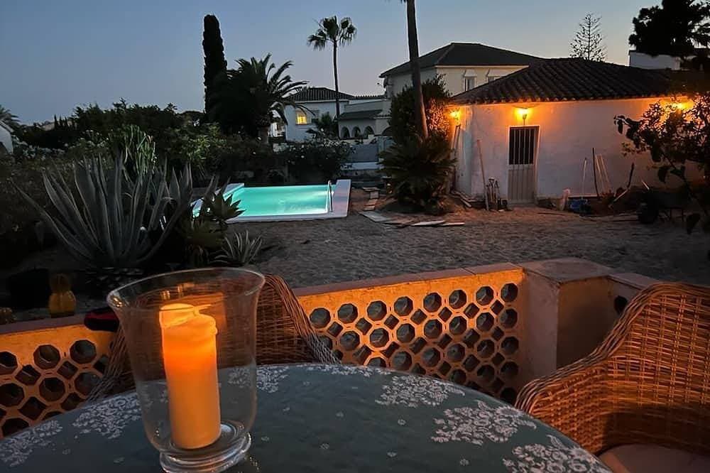 Andalusische Villa, Pool 4x8m, 2 Doppelbetten, Strand 400M, Nahe zu Restaurants 1