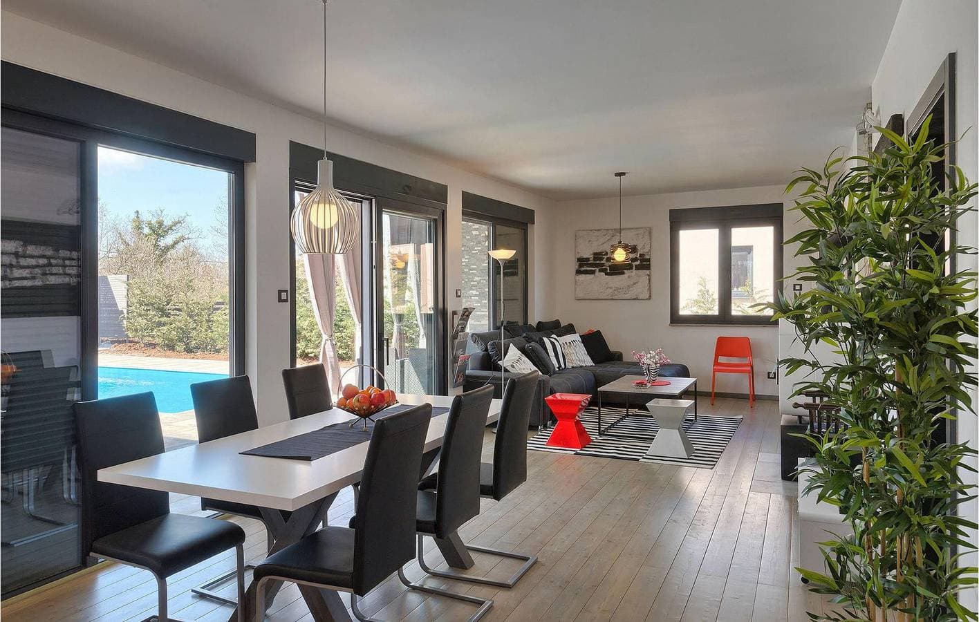 Foto 4 von 40: Geräumige 2-Zimmer-Wohnung mit Pool, Parkplatz und WLAN in der Nähe von Restaurants und dem Stadtzentrum