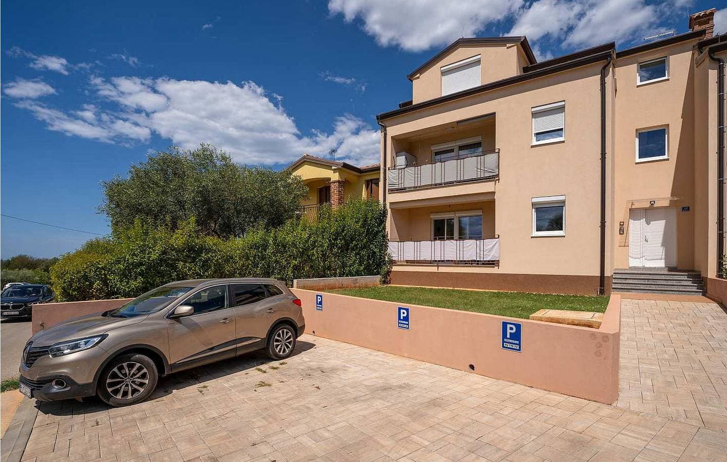 Gemütliche Ferienwohnung mit Terrasse, WLAN und Parkplatz in der Nähe der Pizzeria Capri 1