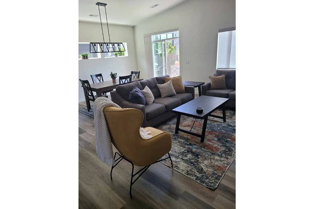Foto 6 von 40: New Cozy, Modern 3-bedroom home. Close to dtwn Cda