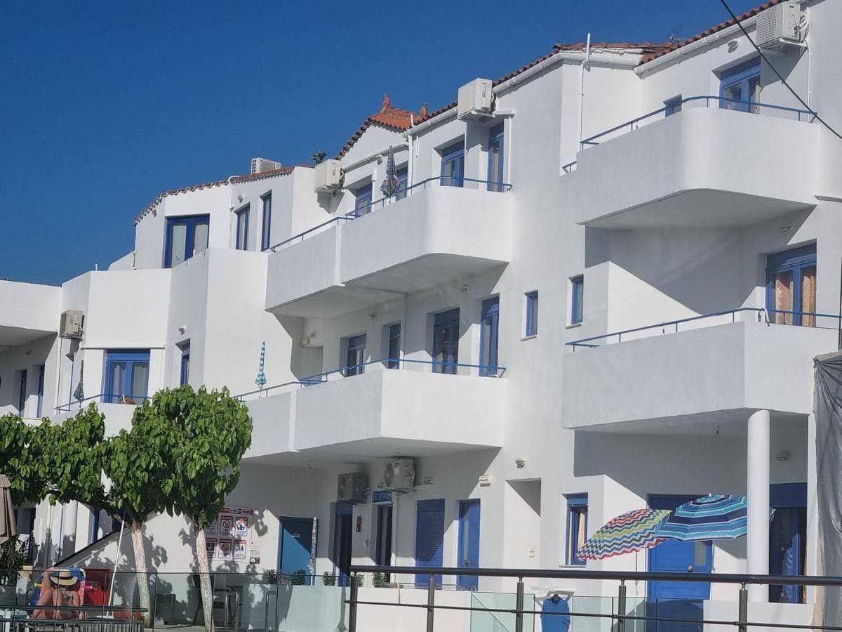 Leonidas Studios & Apartments 1