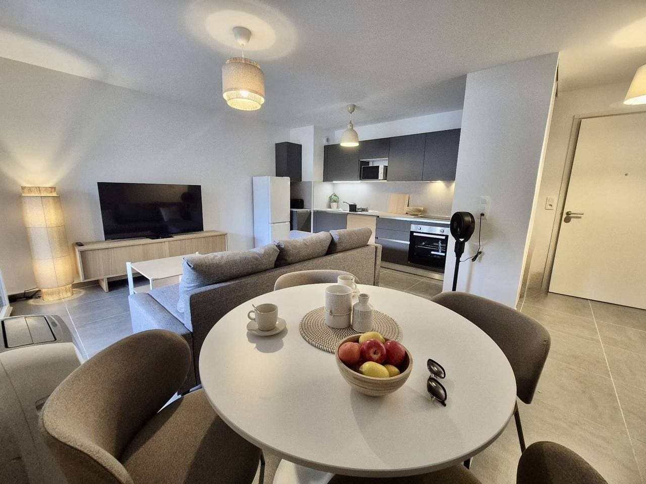 Foto 5 von 26: Moderne Wohnung mit Pool, Klimaanlage und Parkplatz in Cavalaire-sur-Mer
