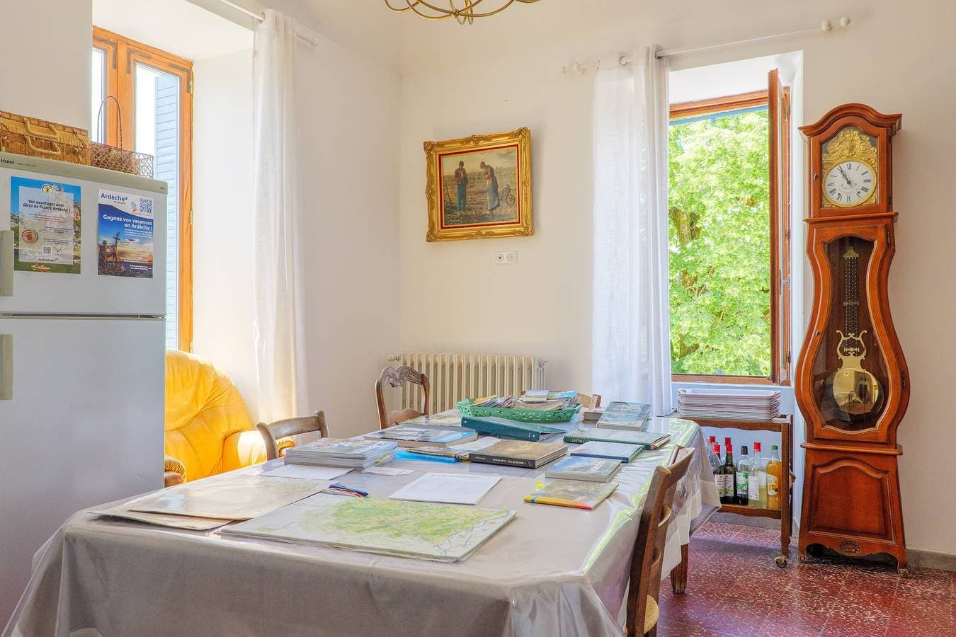 Foto 11 von 22: Gästezimmer 'Chambre Catherine' mit Gemeinschaftspool, WLAN und Klimaanlage