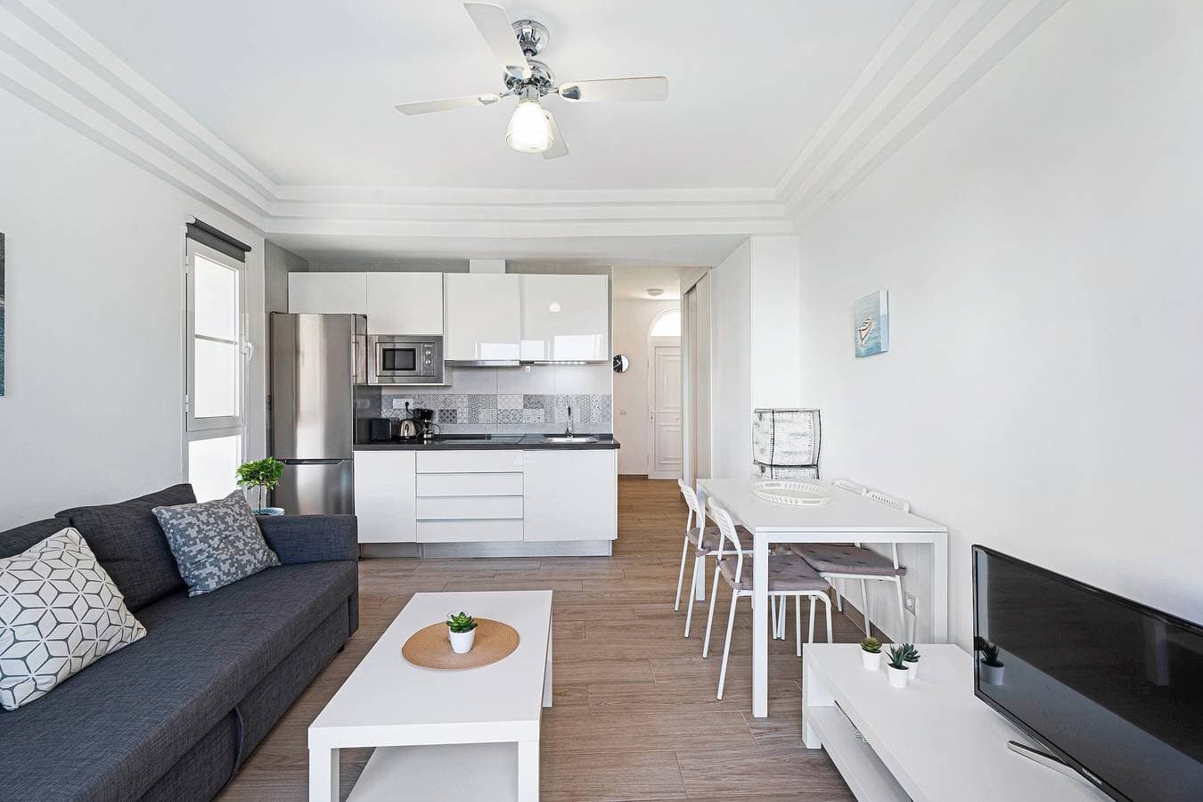 Foto 5 von 25: Ferienwohnung 'Orlando 314' mit Meerblick, Gemeinschaftspool und WLAN