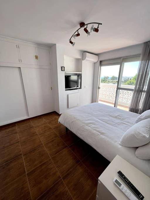 Foto 6 von 31: Two-Bedroom Apartment