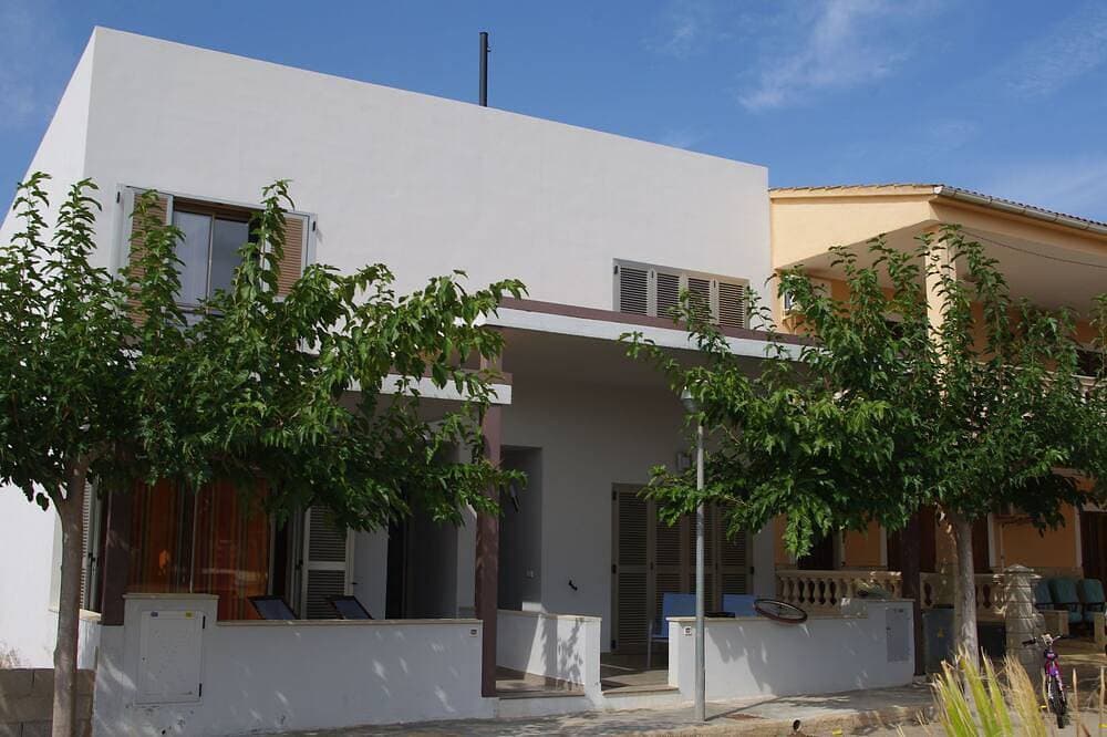 Sehr helles Haus mit privatem Pool 300 m vom Meer entfernt. 1