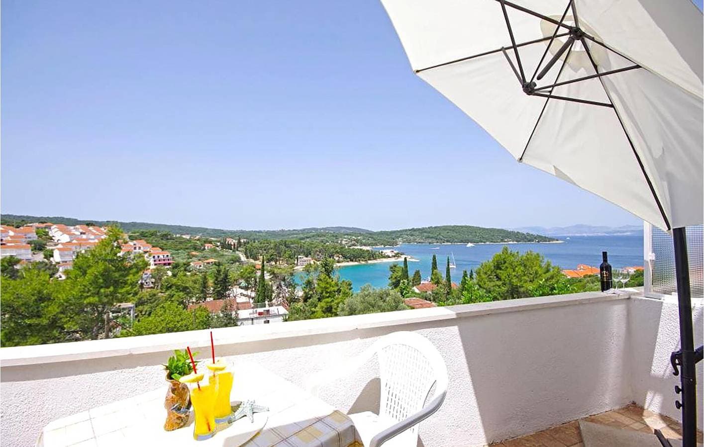 Foto 5 von 24: Apartment am Meer mit Terrasse, Parkplatz und Küche in Necujam