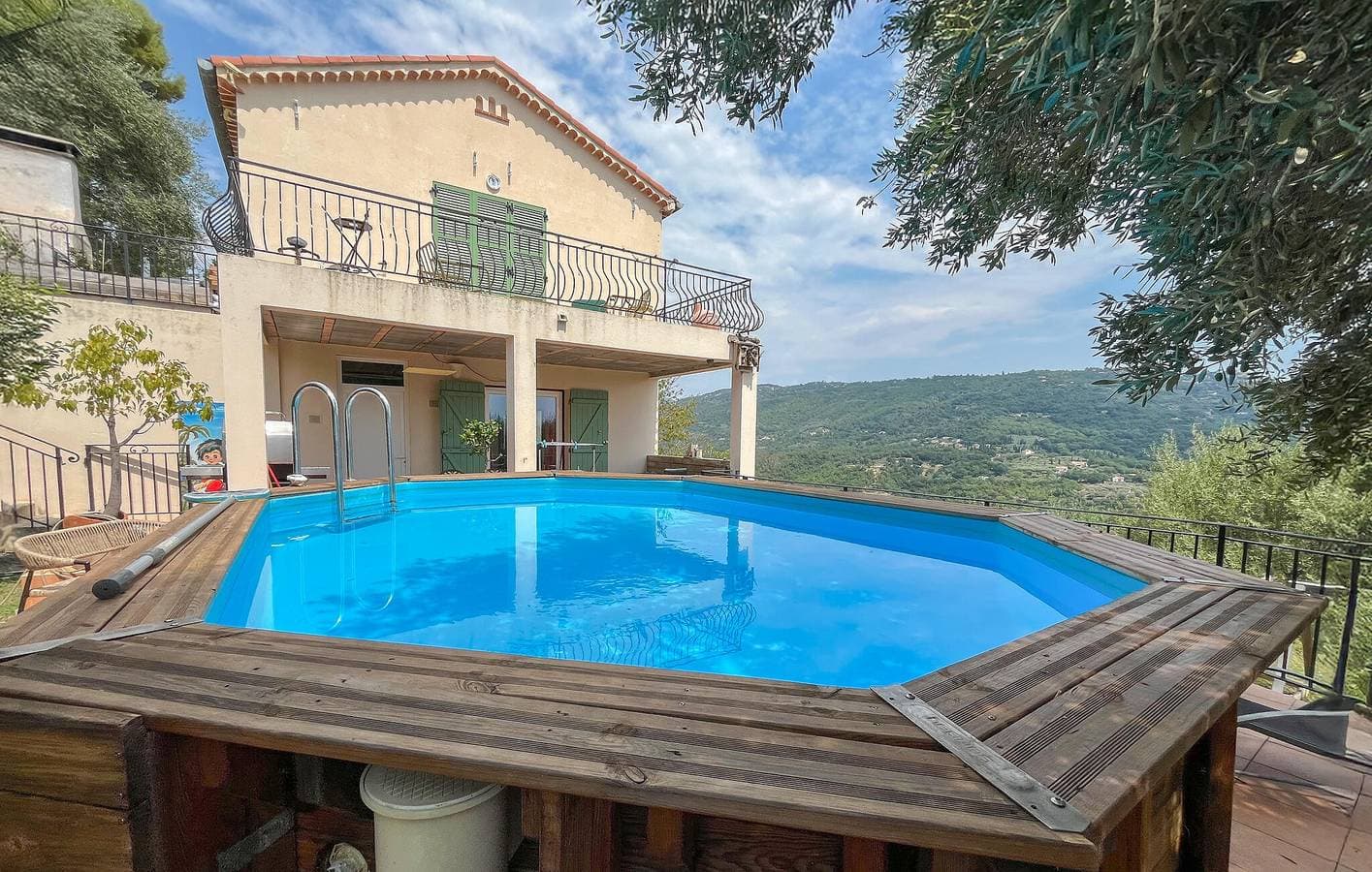 Reizende Ferienwohnung mit Pool, Terrasse und Sehenswürdigkeiten in der Nähe in Châteauneuf 1