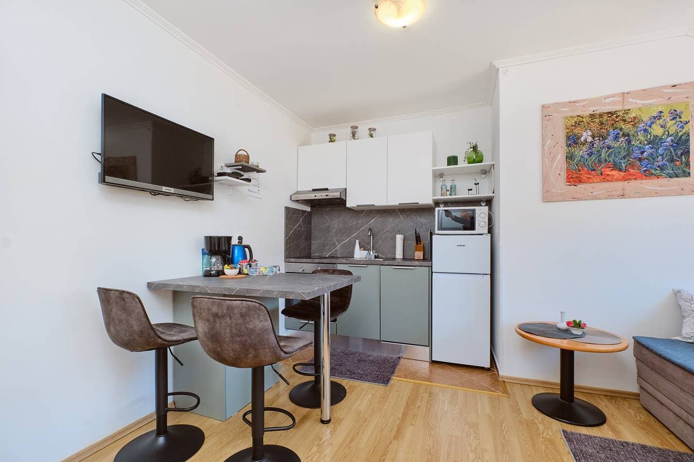 Das Apartment Jasmina 1 befindet sich in ruhiger Lage in Mali Lošinj. Es ist ideal für zwei Personen... 1