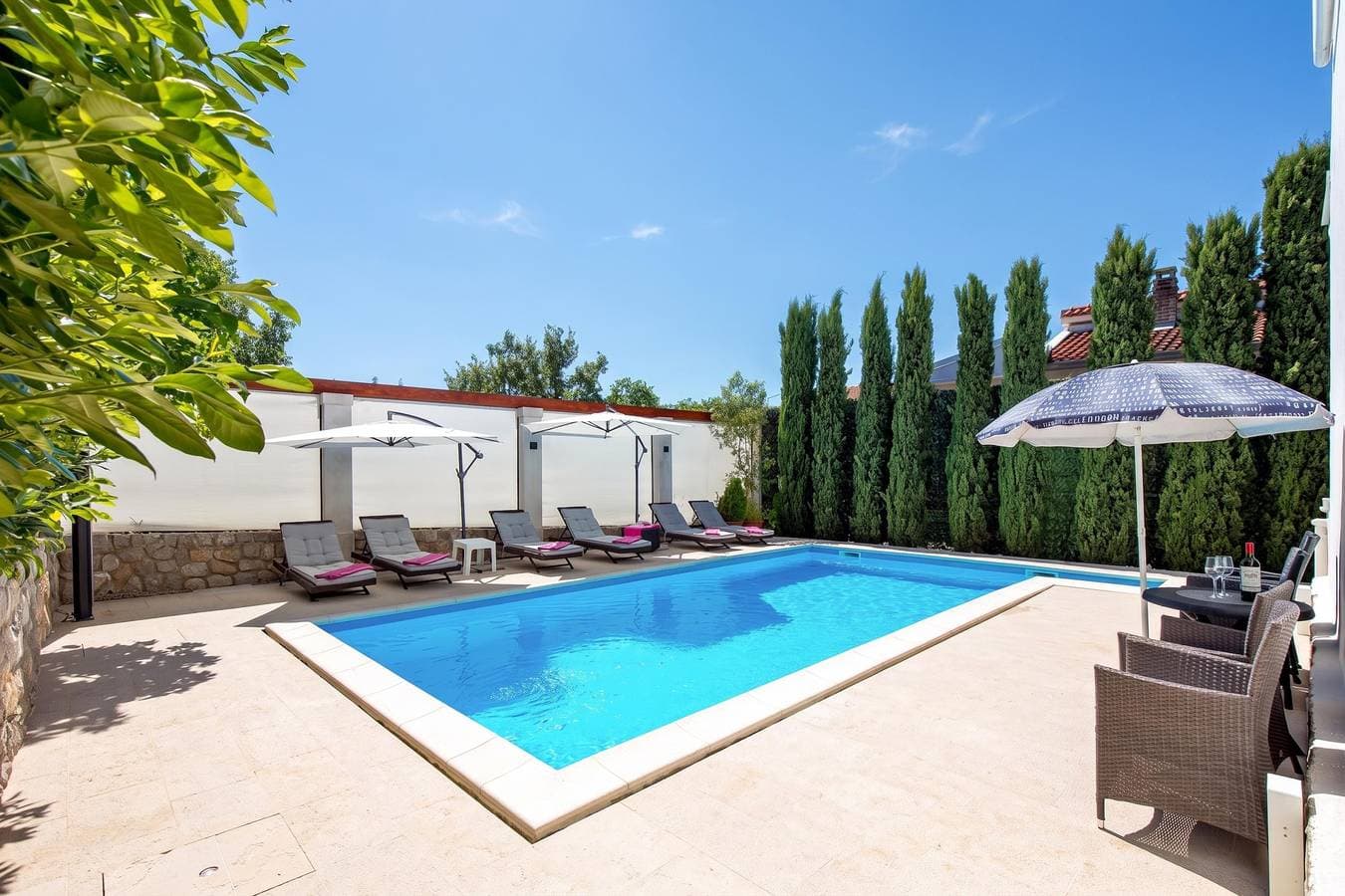 Foto 9 von 26: House Rose With Private Pool And Garden