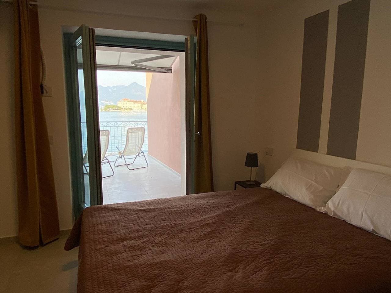 Foto 7 von 13: Stone apartment with lake view in Baveno