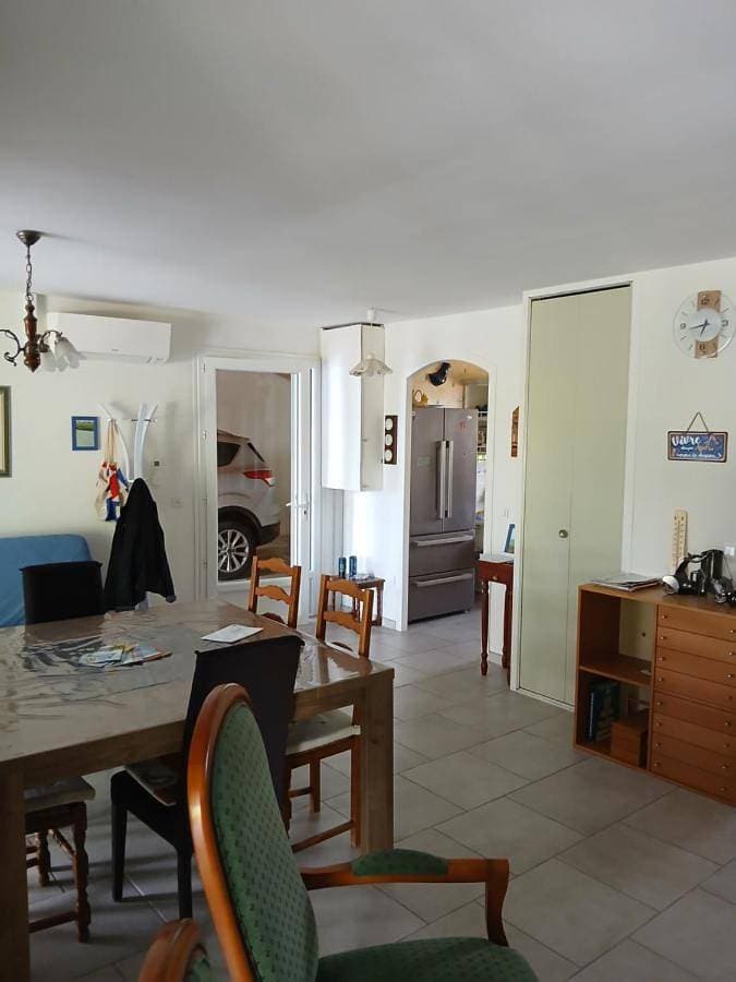 Foto 3 von 6: Three-Bedroom House