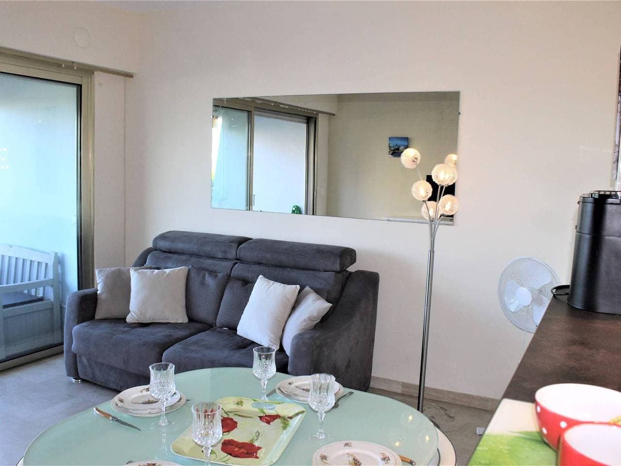 Foto 4 von 14: Apartment mit 2 Zimmern, Balkon, Gartenblick und direktem Meerzugang in Villeneuve-Loubet