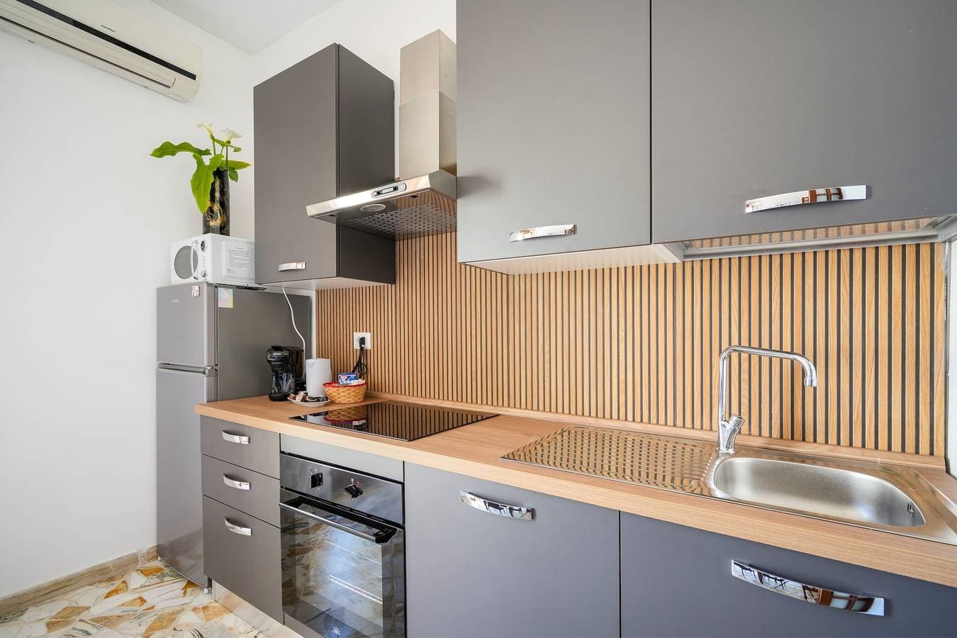 Foto 3 von 22: Zimmer 'Casa Merlino - Matrimoniale' mit Balkon, WLAN und Klimaanlage