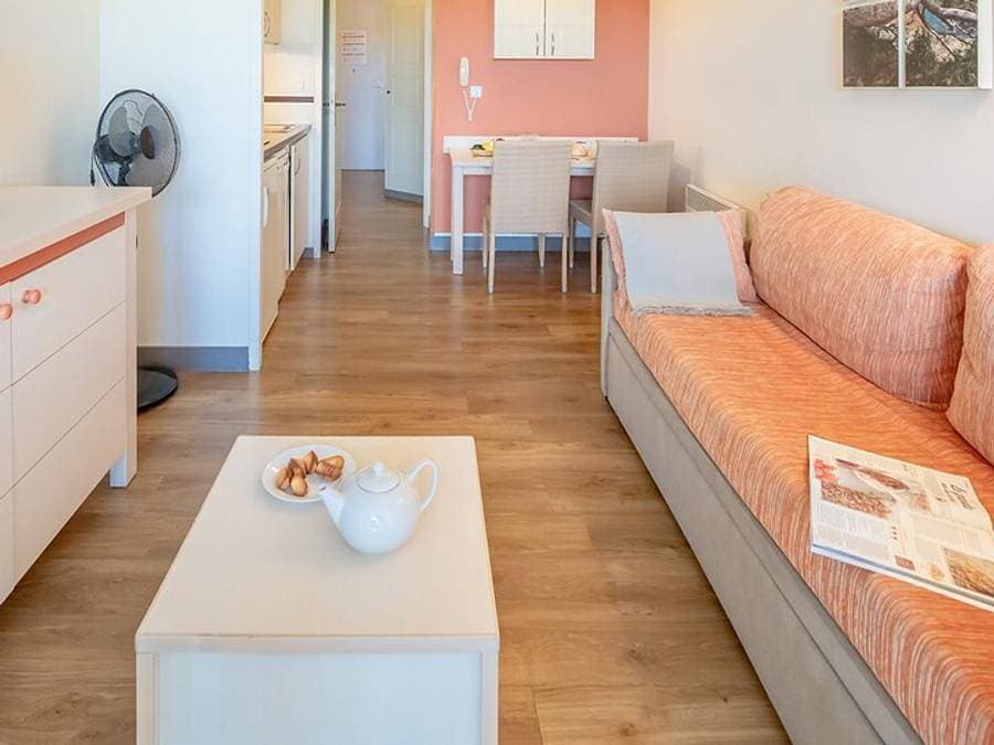 Foto 5 von 36: Pierre & Vacances Village Cap Esterel - Studio 4 personen - Studio 4 Personen - 1 Schlafbereich - Terrasse