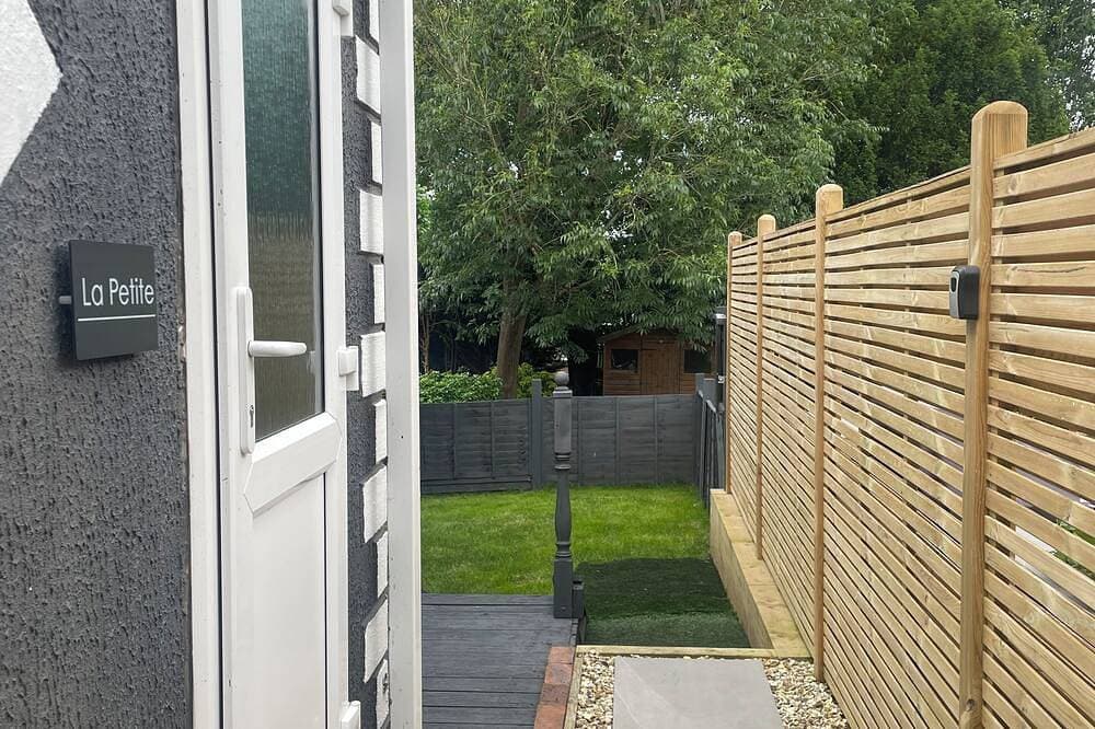 Foto 7 von 28: Private Tranquil One Bedroom Lodge With Parking and Outdoor Space. Pet Friendly!