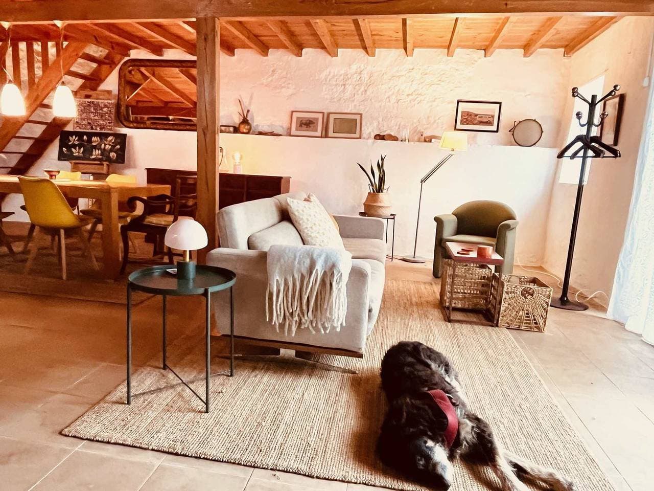 Foto 3 von 48: Charming Wine Cellar Loft with Terrace, Pizza Oven & Fireplace â 15 min to the Beach