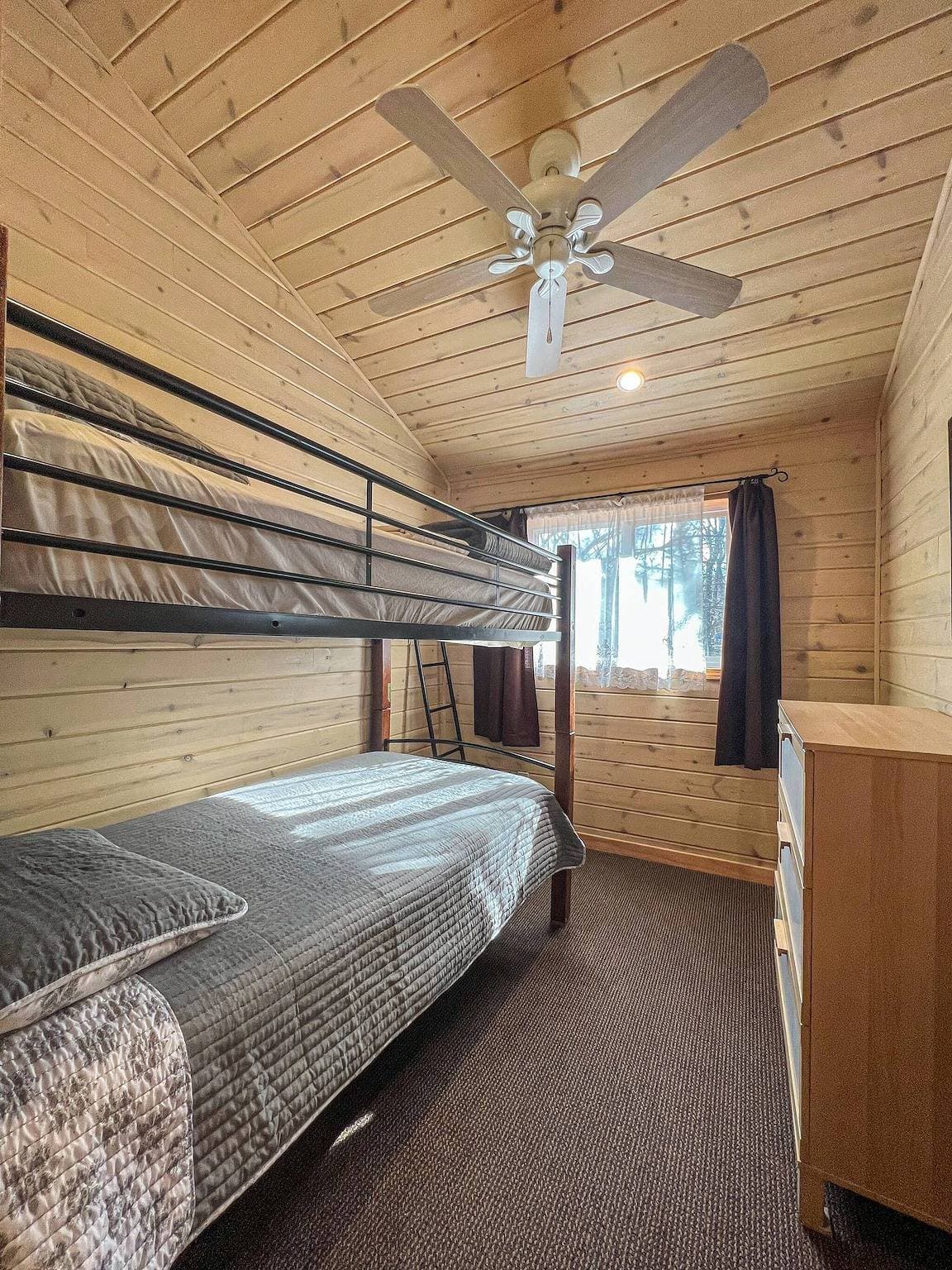 Foto 11 von 38: Black Bear Cottage im Ahmic Lake Resort
