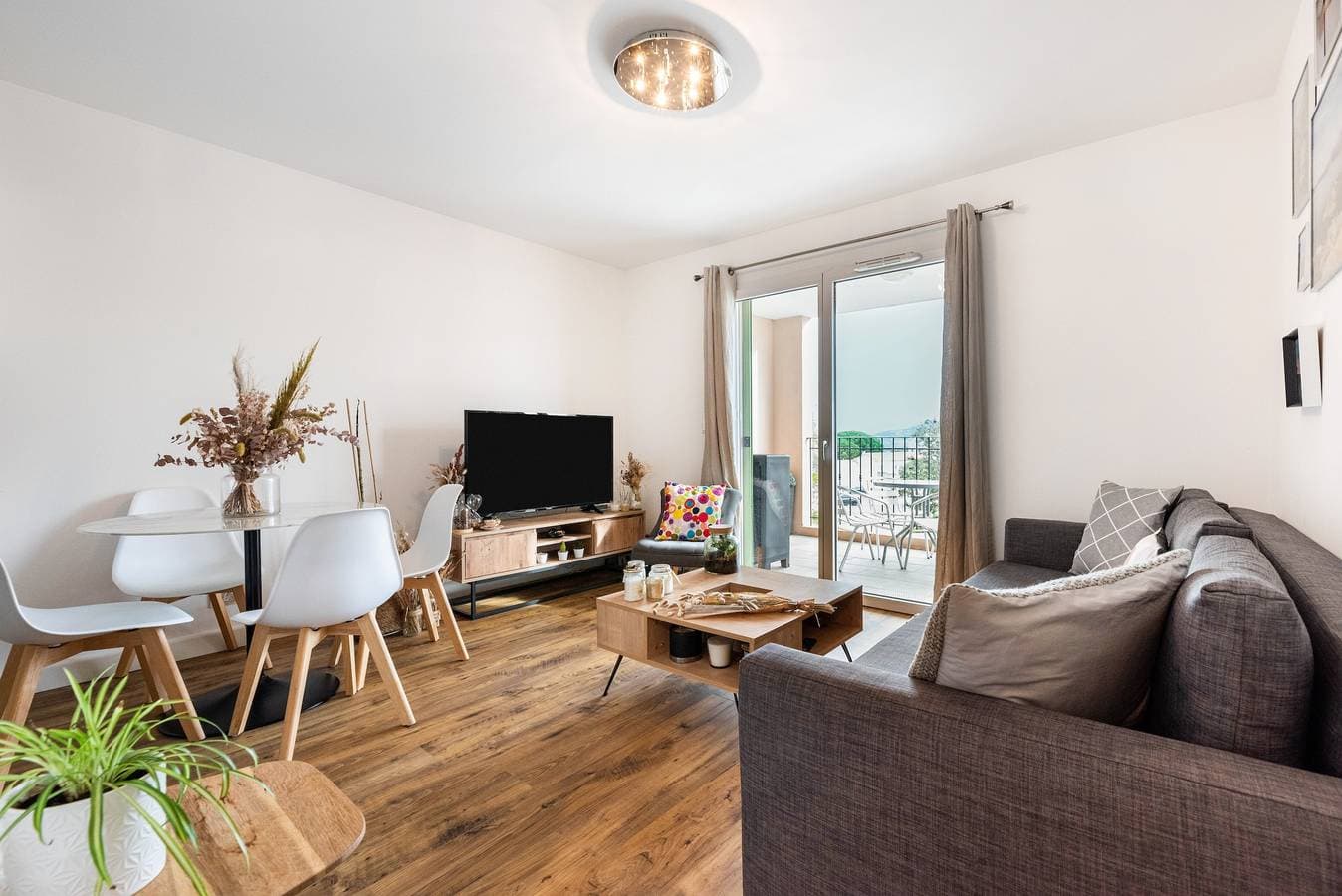 Foto 6 von 12: Ferienwohnung für 4 Personen mit Terrasse