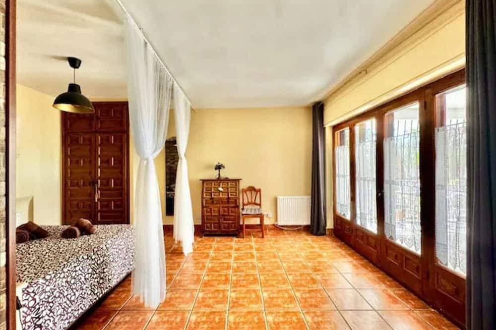 Foto 7 von 29: Pedriza-la casa de Galapagar, charming lodging, terrace and garden view