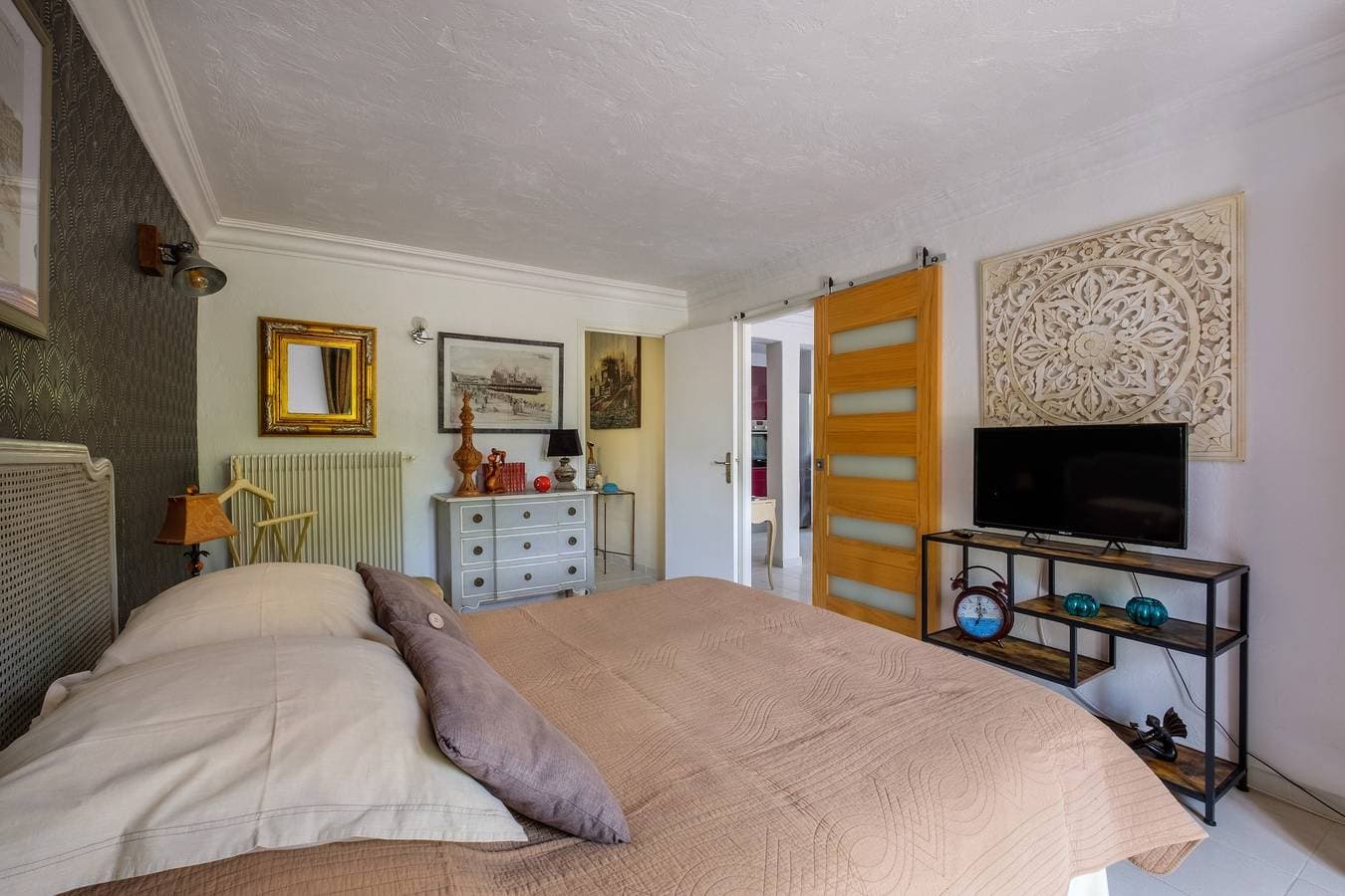 Foto 12 von 40: Ferienwohnung 'Le Mas Des Pins' mit Bergblick, WLAN und Klimaanlage