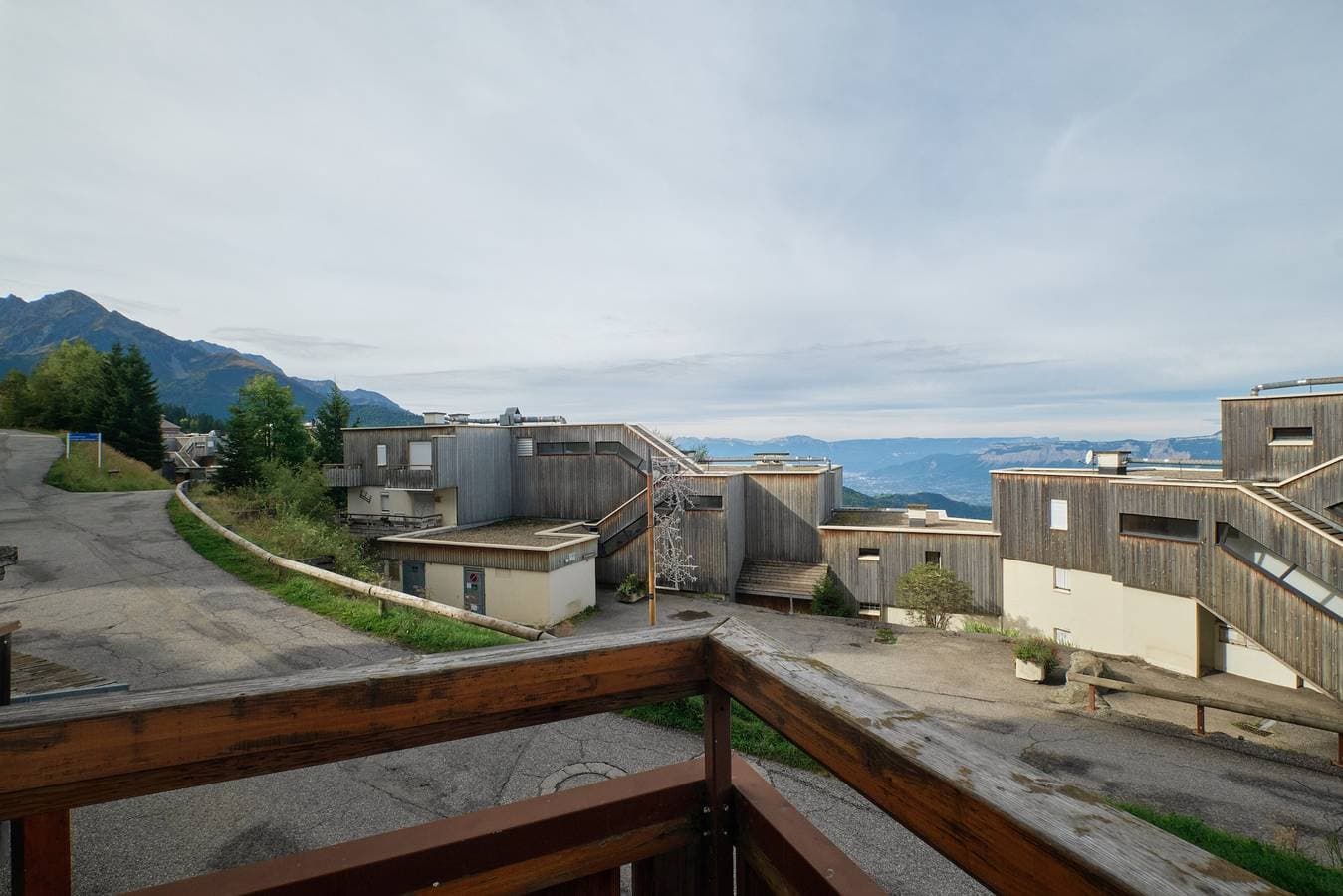Foto 2 von 21: Ferienwohnung 'Studio Gaelle' mit Bergblick, Gemeinschaftspool und Gemeinschaftsgarten