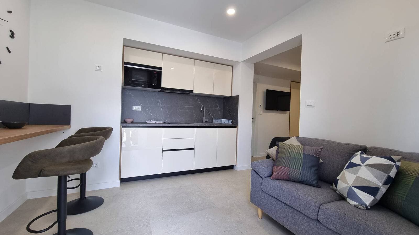 Foto 5 von 13: Luxusapartment Punta Silo - Studio, 30 m vom Meer, Meerblick, Swimmingpool, Außendusche, Smart-TV, Waschraum, privater Parkplatz