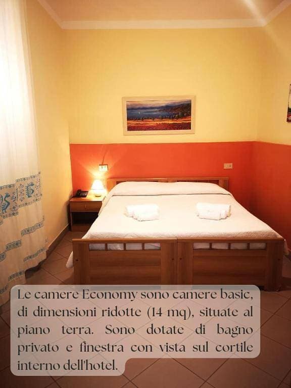 Foto 3 von 8: Economy Double Room