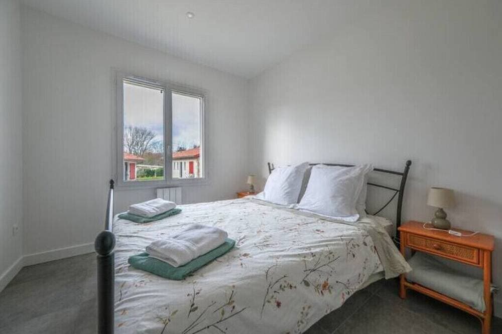 Foto 2 von 26: New-walk to town-climatisé-terrasse-pets-parking-calm