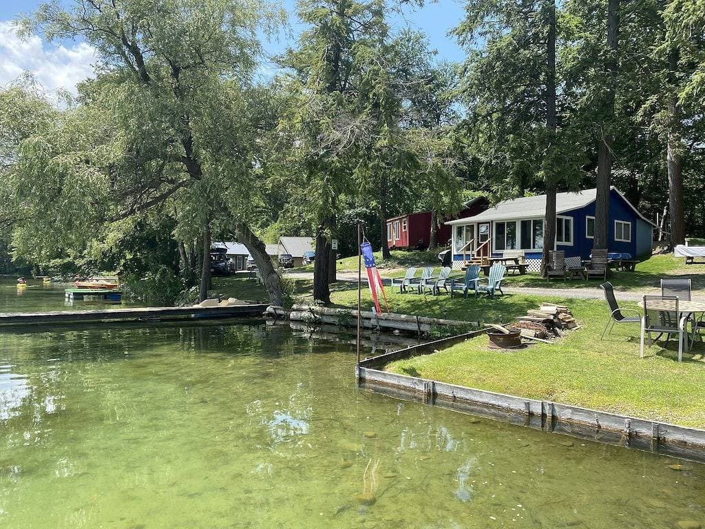 Foto 12 von 24: Ufergegend, rustikale Hütte, tolles Schwimmen, eigenes Dock, Floß