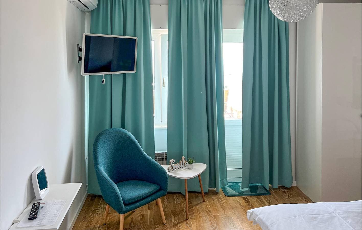 Foto 4 von 26: Gemütliche 300 m zum Strand: Klimatisierte Wohnung mit Terrasse und Parkplatz