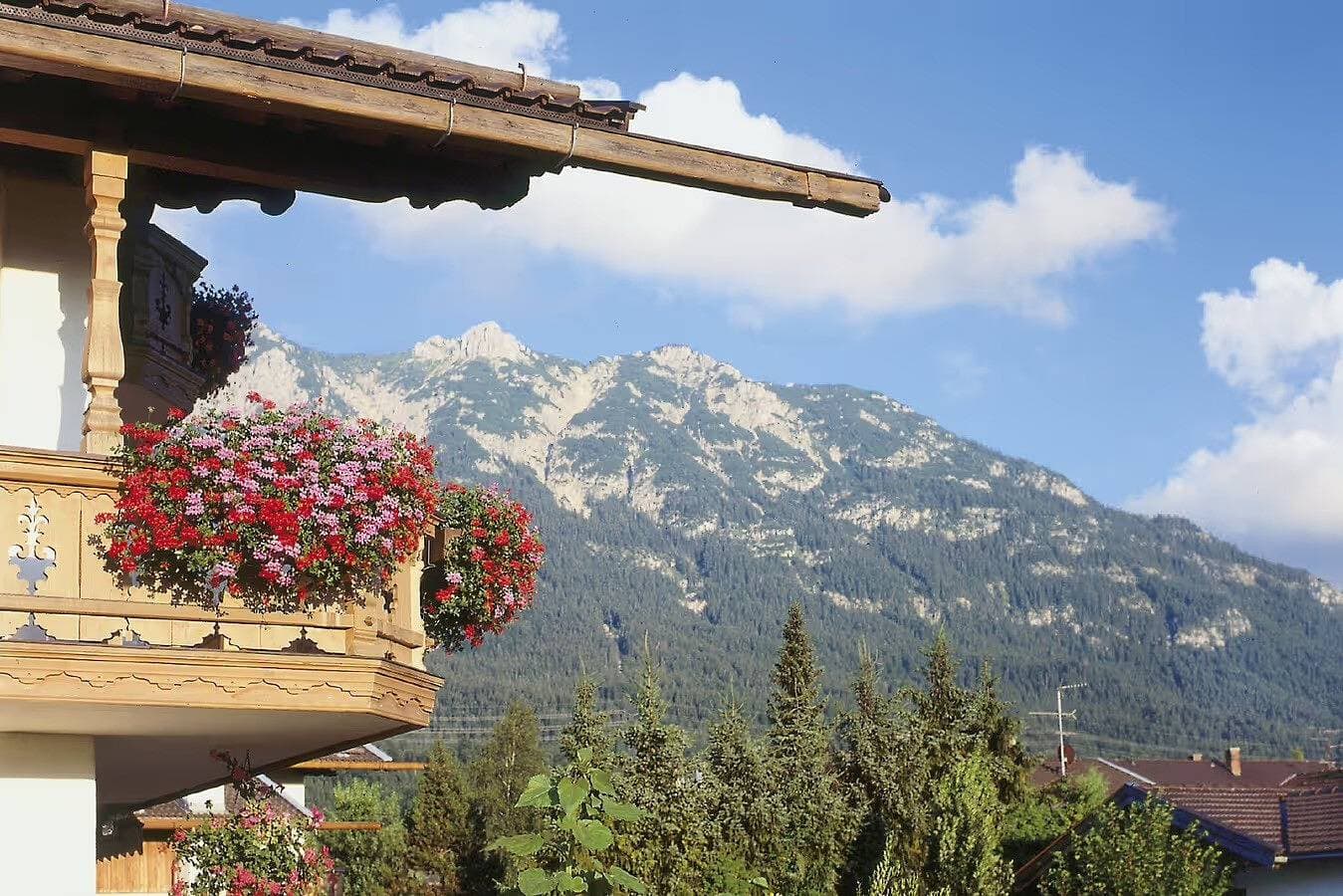 Foto 5 von 13: Gästehaus Christophorus - Ferienwohnung "Alpenglühn" mit Bergblick, Gemeinschaftsgarten und WLAN