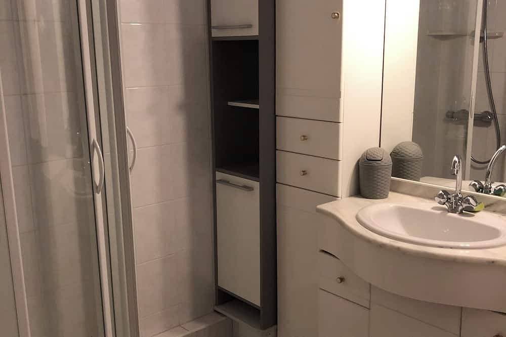 Foto 4 von 13: T2 43m2 very bright, close to shops, private parking, janitor