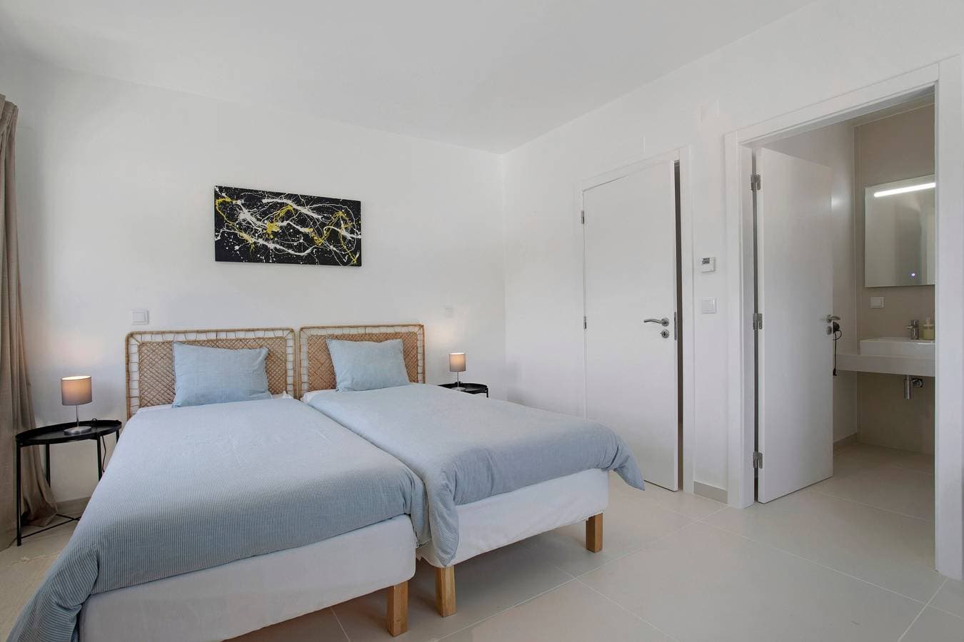 Foto 8 von 32: Zimmer 'Sun' mit Bergblick, Gemeinschaftspool und WLAN