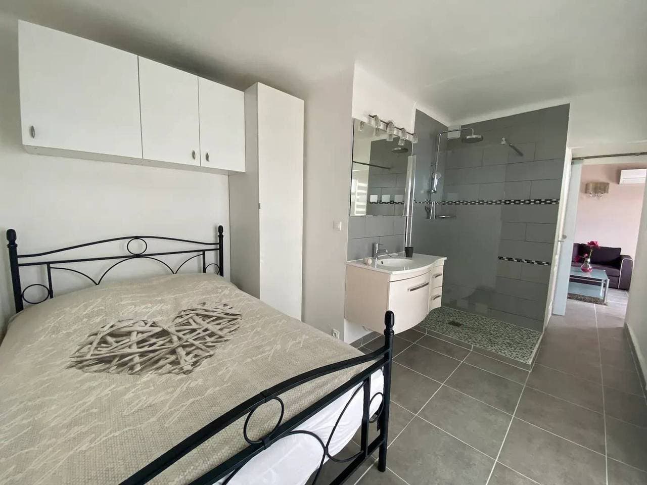 Foto 12 von 22: Klimatisierte Wohnung mit Terrasse & Privatem Strand