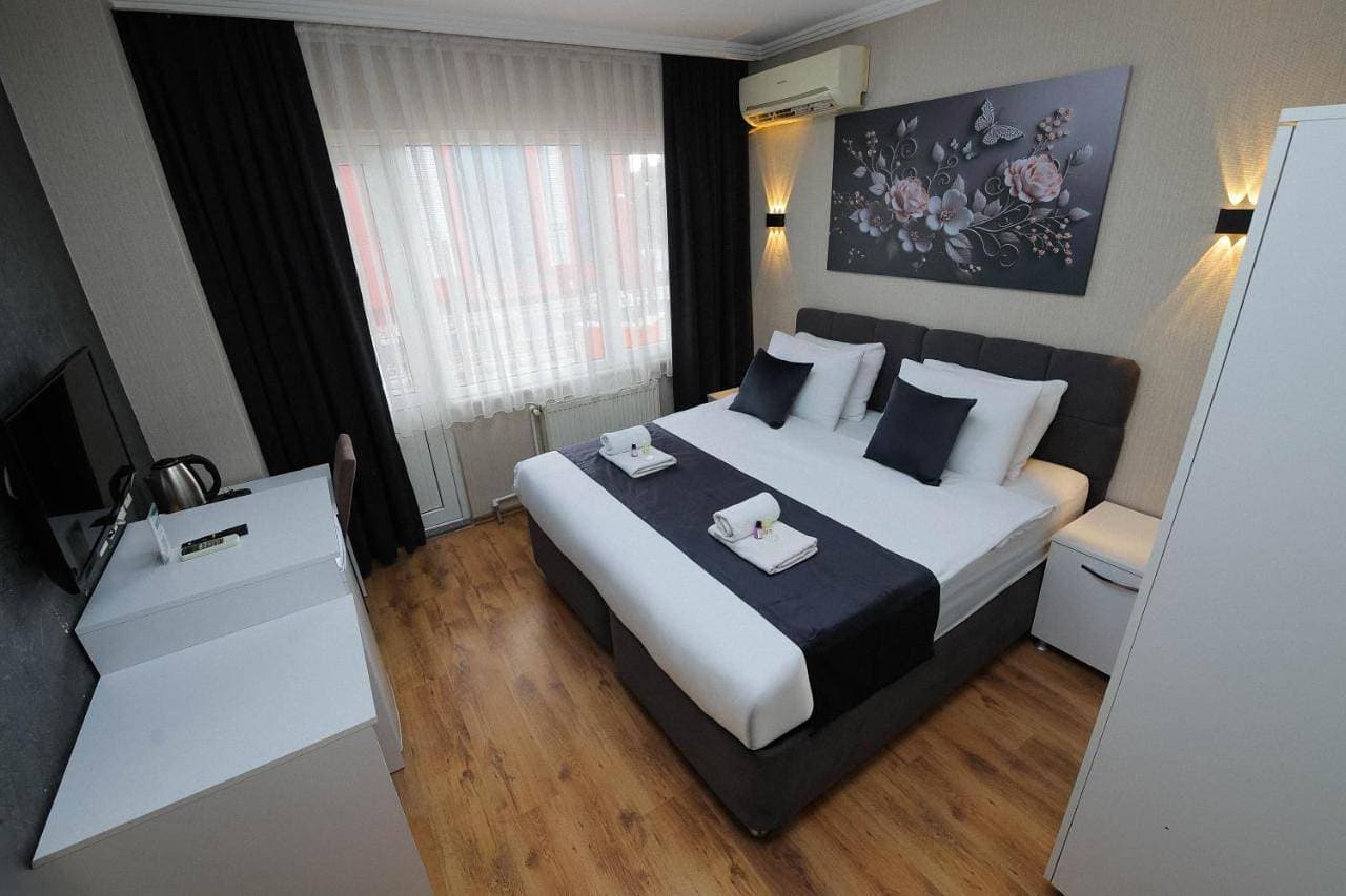 Foto 3 von 10: Double Room with Balcony