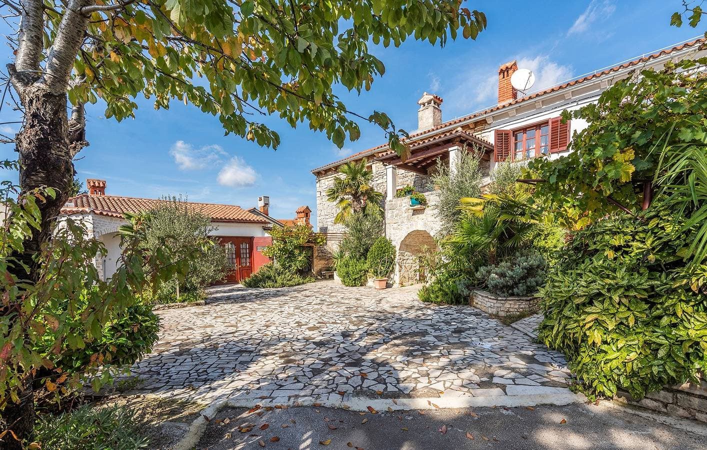 Foto 2 von 31: Ferienwohnung Peresiji Aua mit Pool