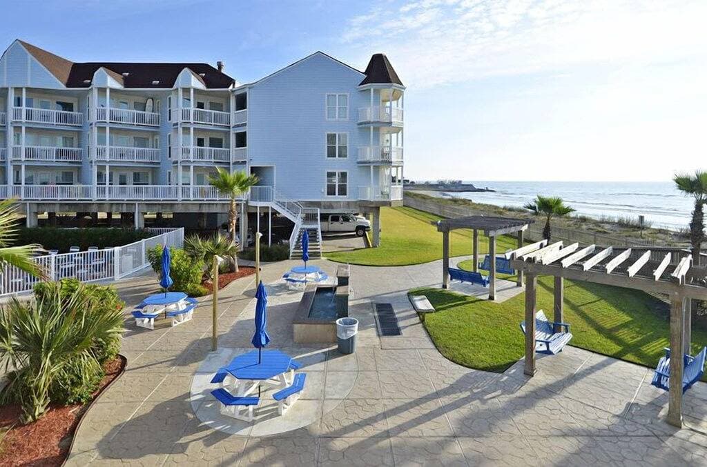 Foto 5 von 31: Modernes Strandthema ... Wunderschöner Blick auf den Golf und den Pool 1216