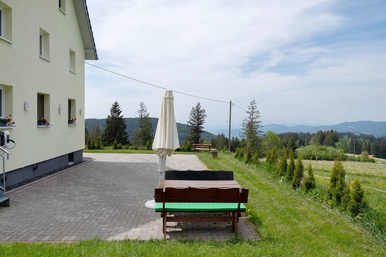 Foto 4 von 36: Ferienwohnung Zwergenschlössle mit Privatem Garten und Wi-Fi