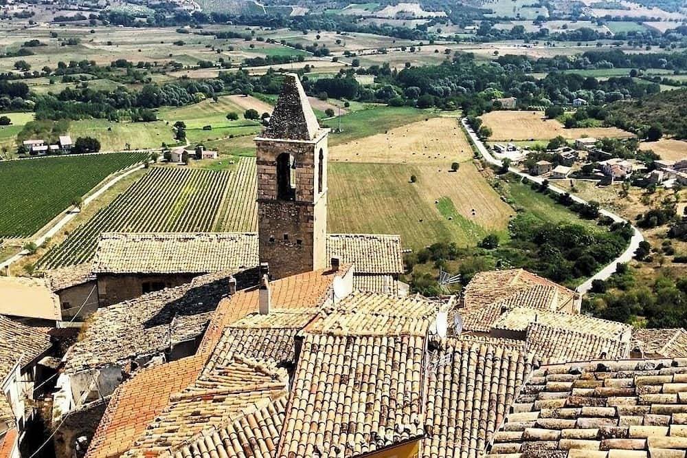 Foto 10 von 14: Experience authentic Abruzzo! Fedora's House in Capestrano, your ideal retreat.
