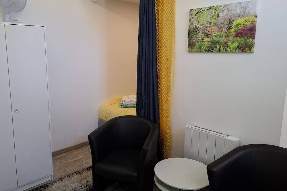 Foto 8 von 16: Charming countryside cottage with heated pool & private jacuzzi. 3 star rated