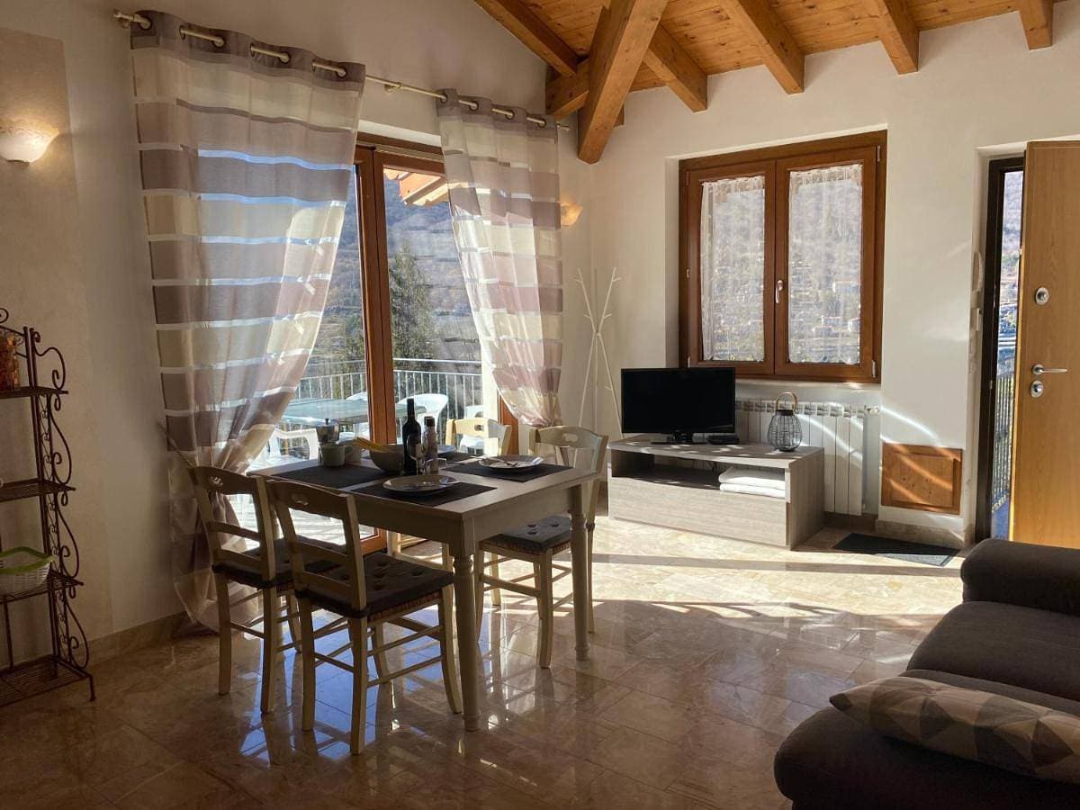 Foto 5 von 33: Two-Bedroom Apartment with Lake View