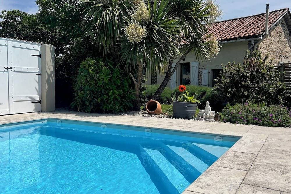 A comfortable and quiet gîte with private pool, wellness massages 🌺 1