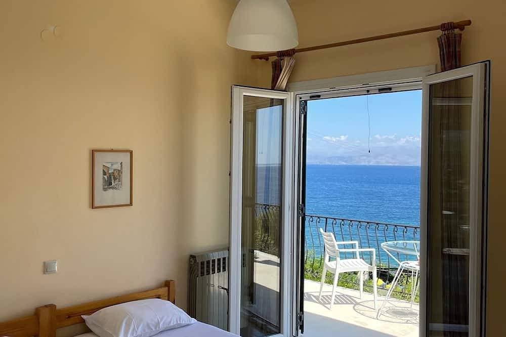 Foto 4 von 26: Villa Margarita on the beach.