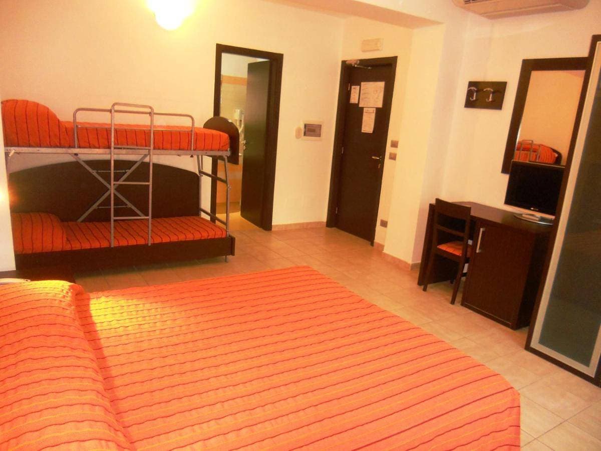 Foto 2 von 8: Standard Double or Twin Room