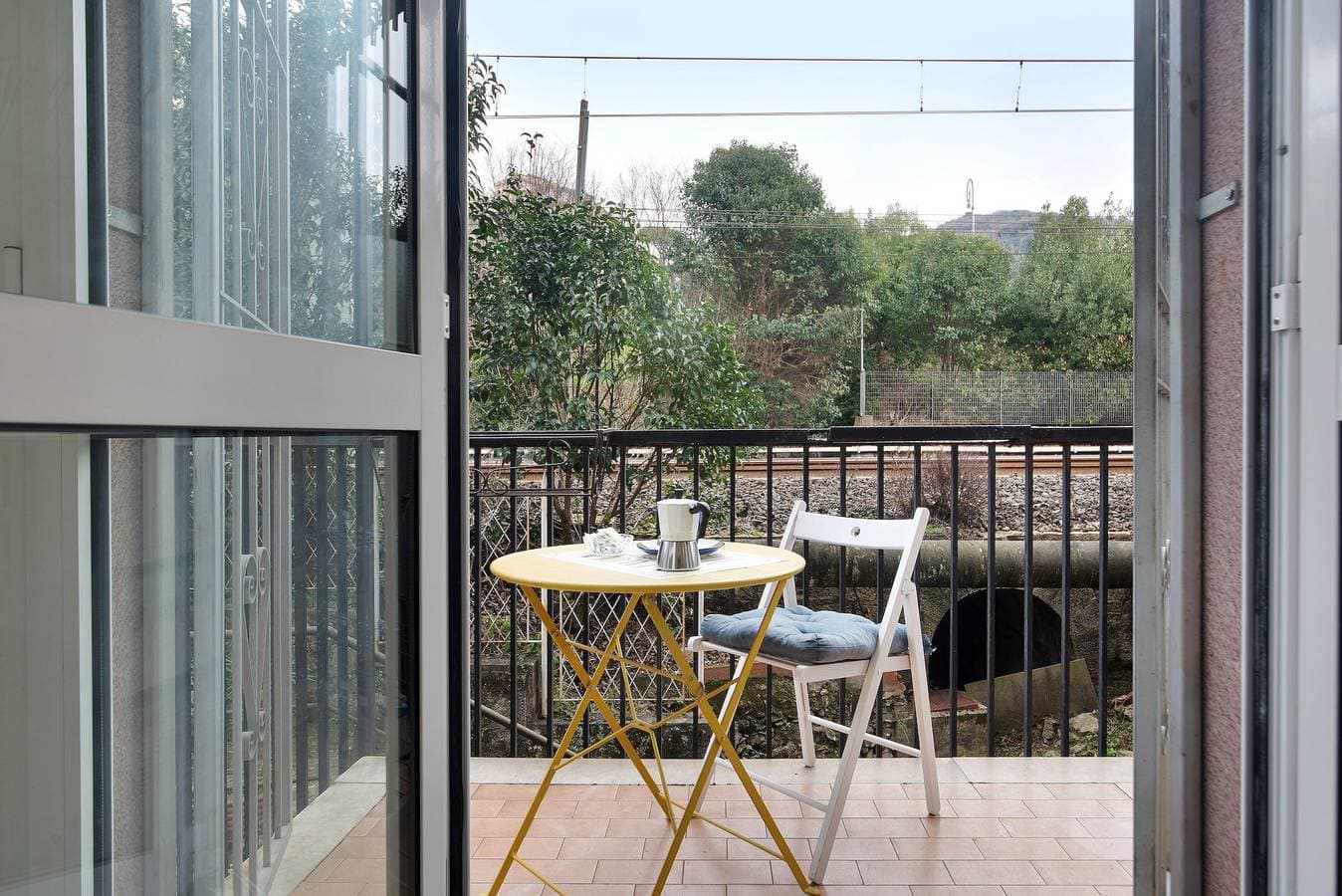 Foto 3 von 27: Apartment 'Margherita - Direkt am Meer' mit Balkon, WLAN und Klimaanlage