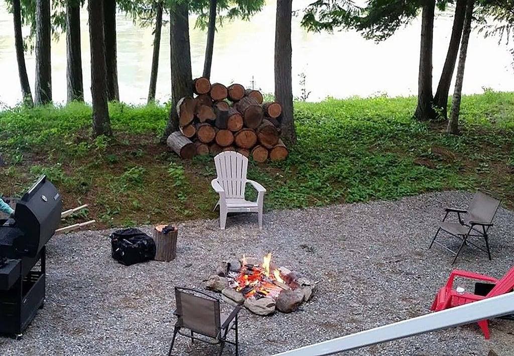 Romantische Waterfront Shabby Chic Hütte am Clark Fork River!  #SchwankyCabin 1