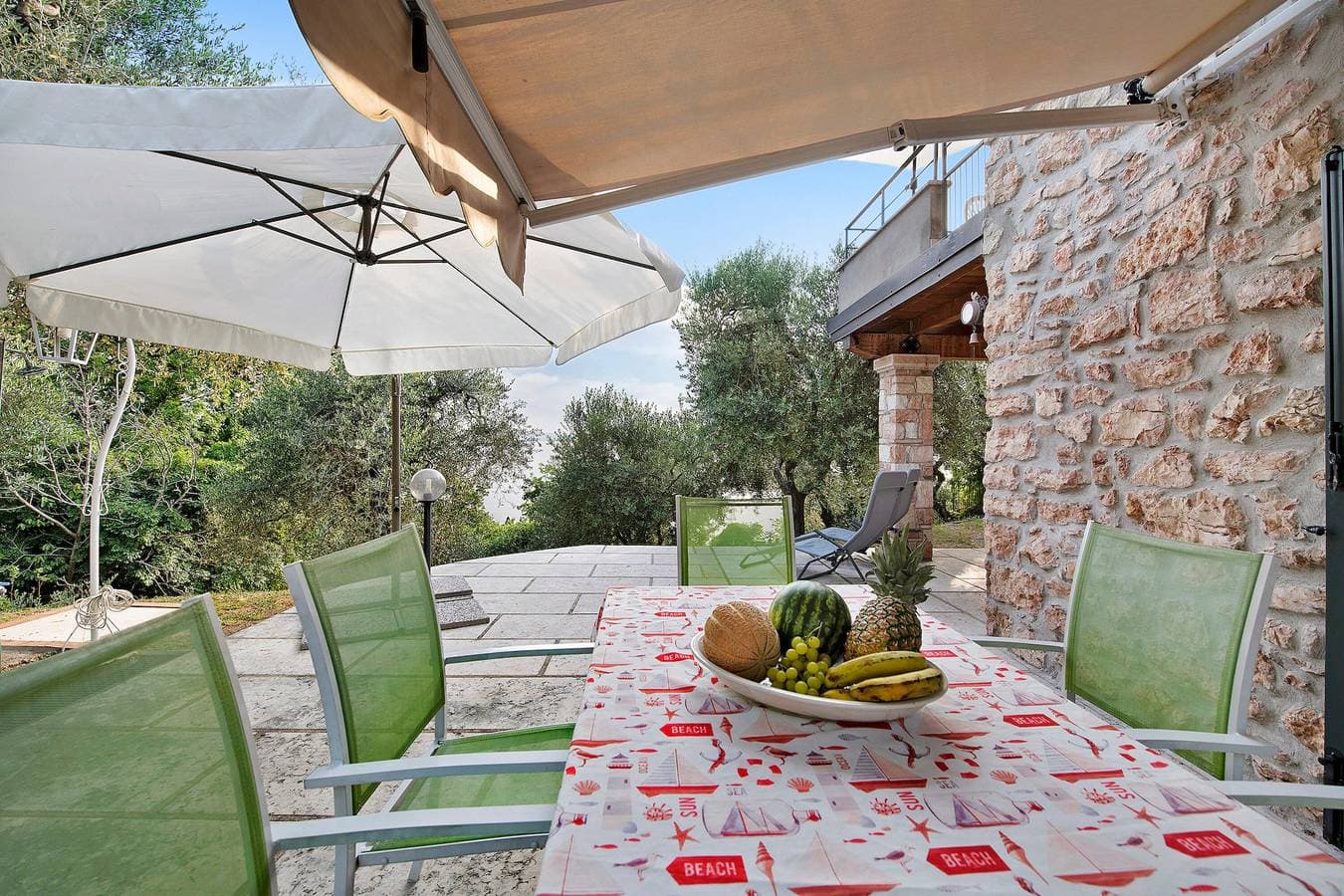 Foto 2 von 28: Ferienhaus "Rustico Alle Fornare" mit Blick auf den See und die Berge