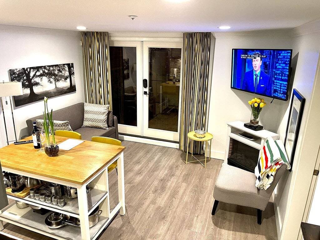 Private Suite New Keller - Möbliert, 1 Schlafzimmer und Futon 1