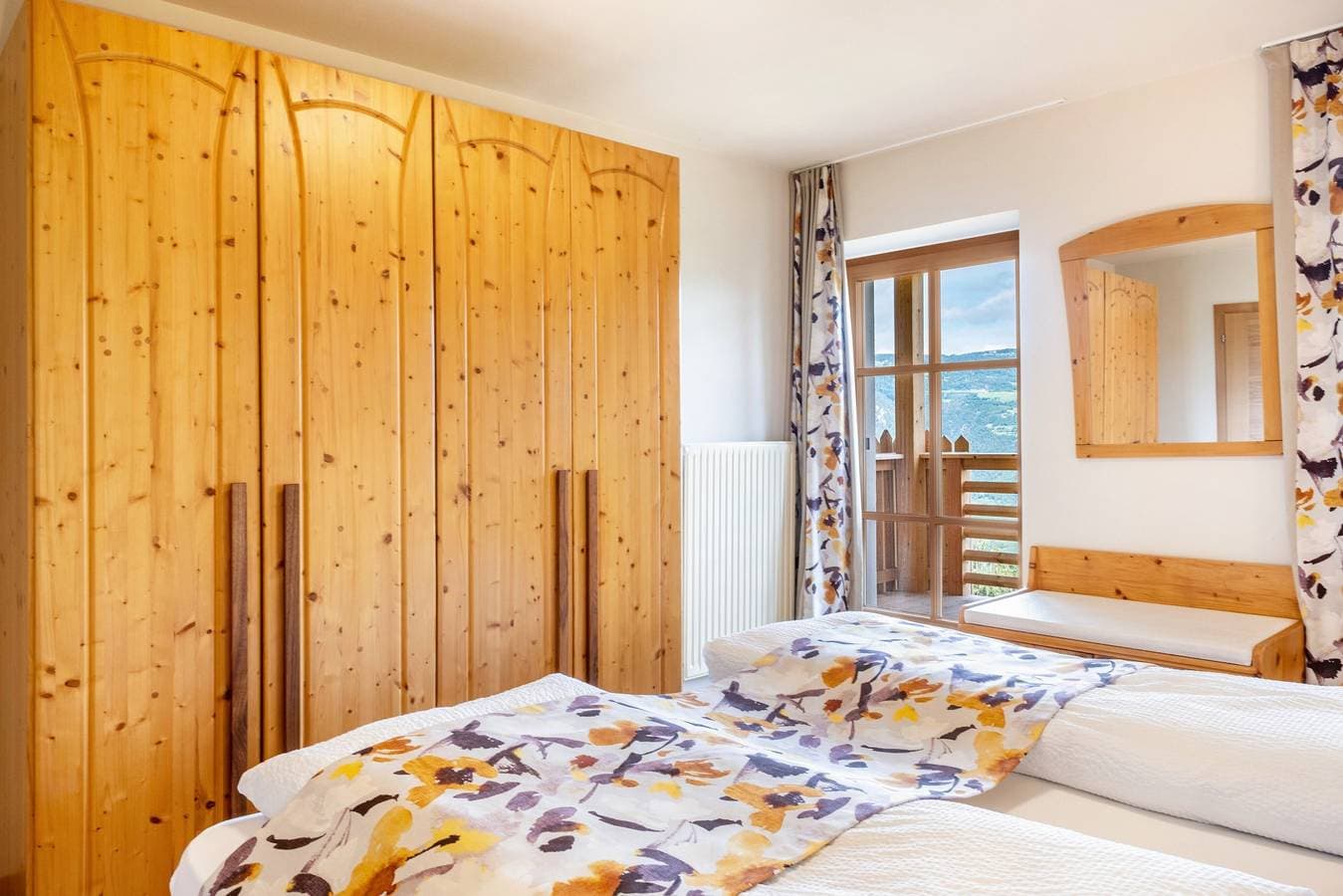 Foto 10 von 45: Ferienwohnung "Schlosshof Hänsel und Gretel" mit Bergblick, Balkonen und WLAN
